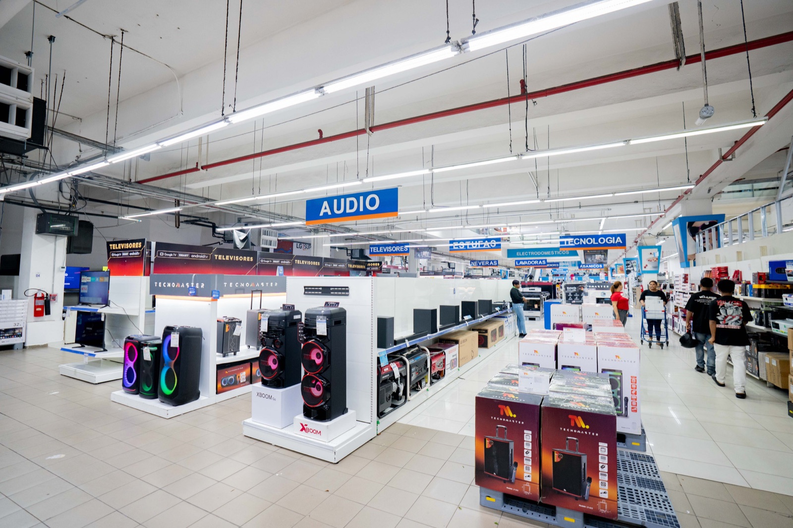 Zona de audio y tecnología bajo iluminación LED lineal